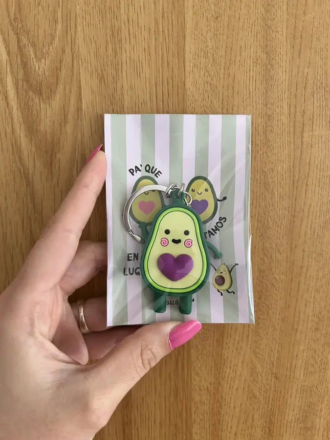 Llavero compartido de aguacate — Mitad de corazón lila
