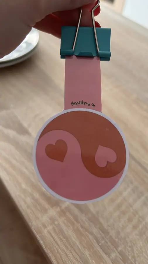 Marcapáginas imantado Yin yang de corazones